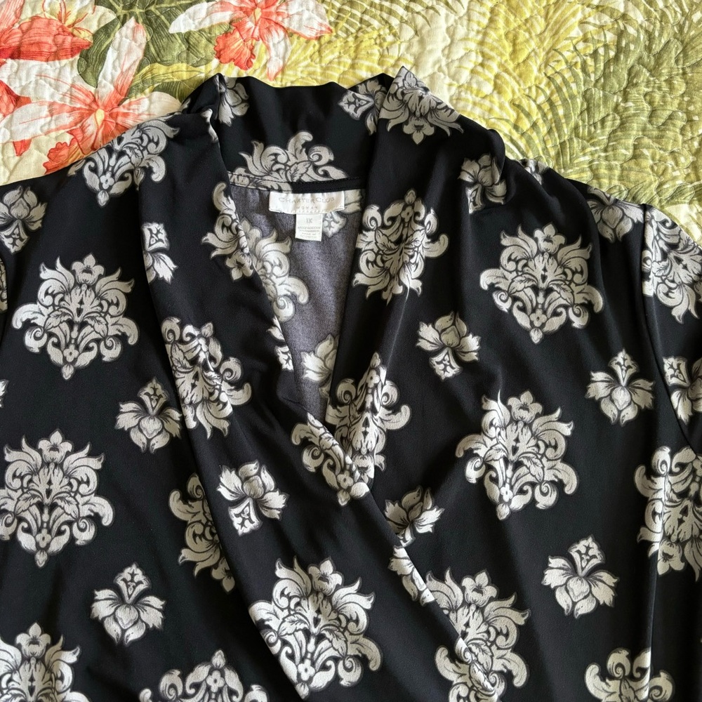 Charter Club Black & Gray Surplus Top 1x - Picture 2 of 5